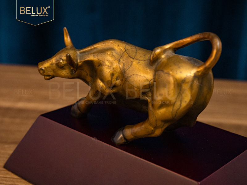 Tượng trâu bằng đồng decor dài 16cm